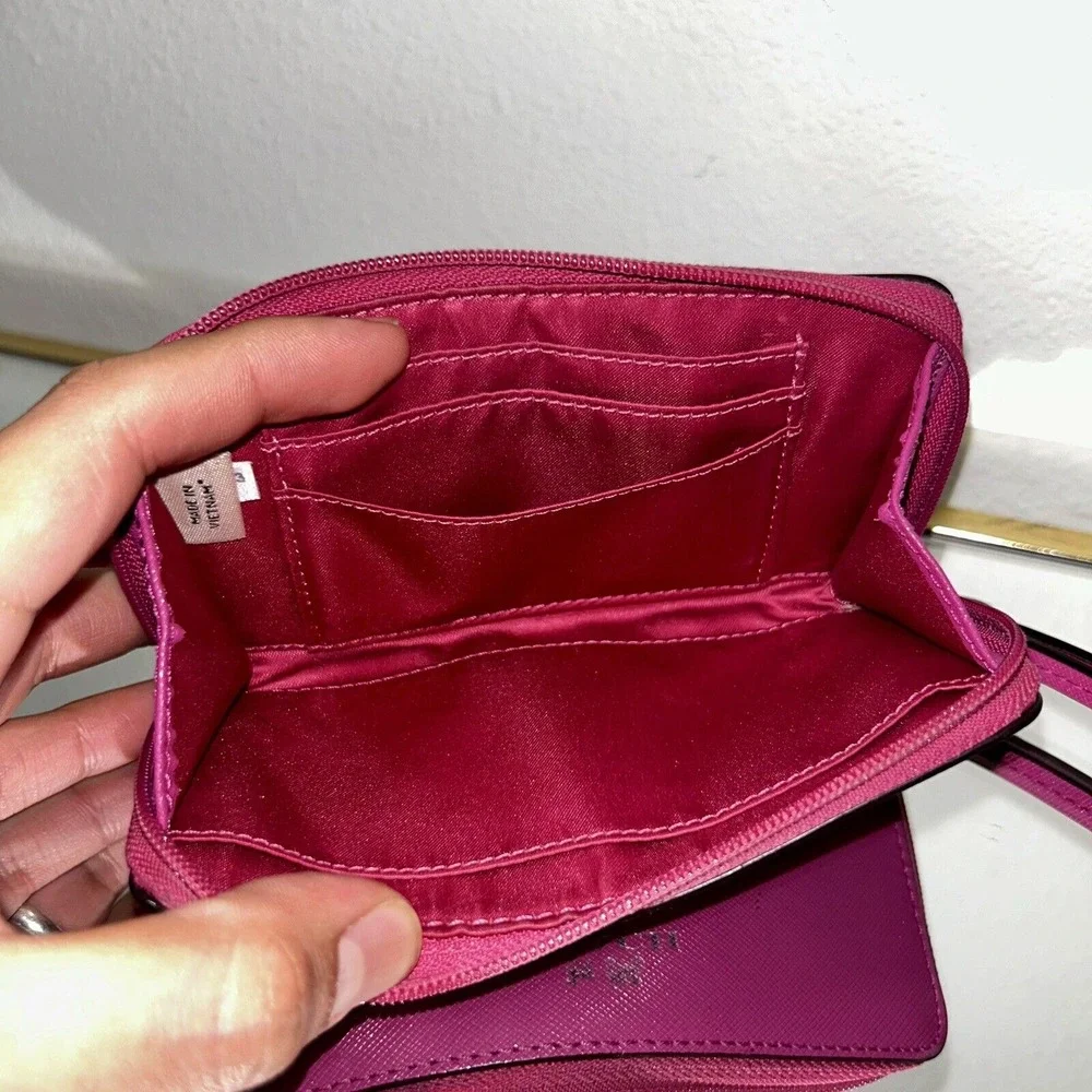Coach Purple Fuchsia Textured Leather Zip Around‎ Purse Bag Wallet Wristlet